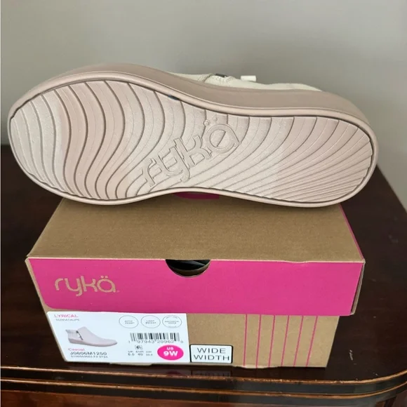 Ryka Cream Ankle Booties with Zipper and Platform Sole- NWT - Picture 4 of 6